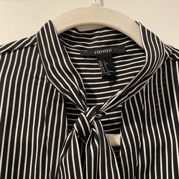 Black and white striped pussybow blouse - Picture 3 of 3